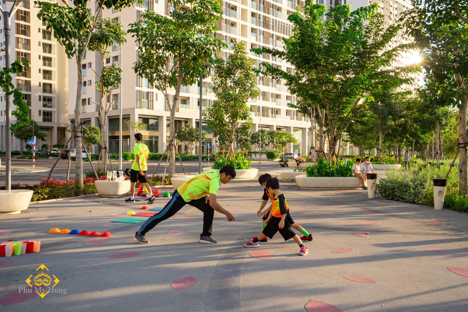 Cong-Vien-Hoa-Anh-Dao-Sakura-Park-Tai-Quan-7-Phu-My-Hung